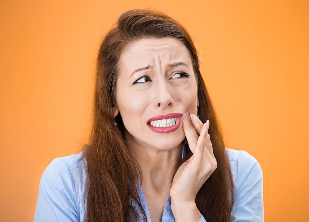 As dores maxilares, problemas respiratórios e muito mais pode ocorrer devido à mordida errada.