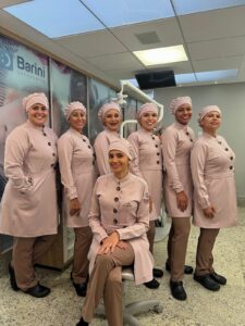 Equipe de especialistas da clínica odontológica Barini em Goiânia
